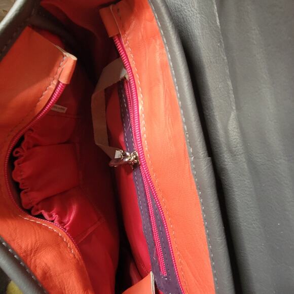 Spade Handmade Leather Crossbody Bag - Picture 7 of 9